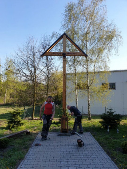 instalacja nowego Krzyża Misyjnego